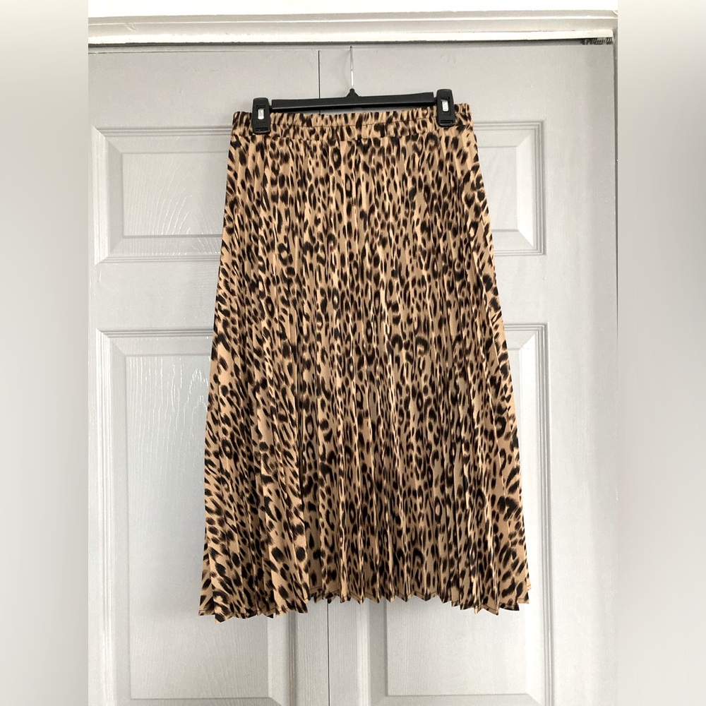 Pleated cheetah print midi skirt